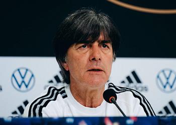 لوف يثير الشكوك حول مشاركة جوريتسكا وساني أمام رومانيا ويشيد بـ نوير