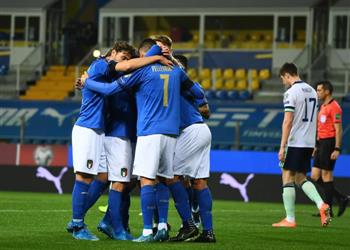 تشكيل إيطاليا ضد بلغاريا كييزا وبيلوتي في الهجوم