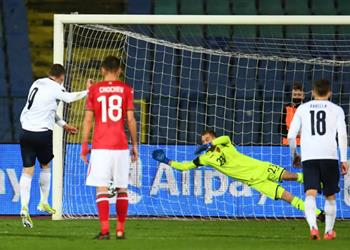 فيديو إيطاليا تهزم بلغاريا بثنائية بيلوتي ولوكاتيلي في تصفيات كأس العالم