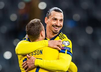 فيديو بمشاركة إبراهيموفيتش السويد تكتسح كوسوفو بثلاثية وتتصدر مجموعتها بتصفيات كأس العالم