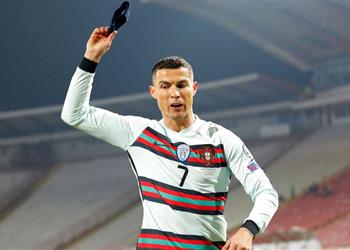 سانتوس لن نجرد رونالدو من شارة قيادة البرتغال رغم تصرفه أمام صربيا