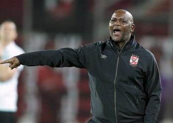 مجلة إنجليزية موسيماني الشخص الوحيد القادر على قيادة جنوب إفريقيا ولكن هل يترك ملايين الأهلي