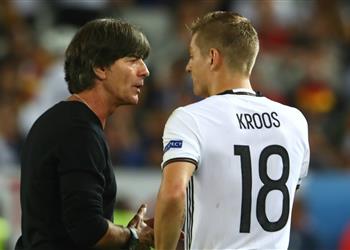 لوف يتجنب الحديث عن اعتزال كروس الدولي ويشيد بـ ساني