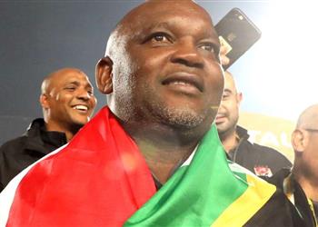 الأصوات تتعالى جناح جنوب إفريقيا السابق أعيدوا لنا موسيماني