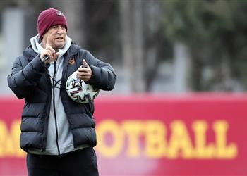 صورة مصطفى محمد يشارك في تدريبات جالطة سراي قبل مباراة هاتاي سبور