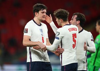 ماجواير يدافع عن ستونز بعد خطئه الكارثي أمام بولندا ويؤكد حققنا فوز ا كبير ا