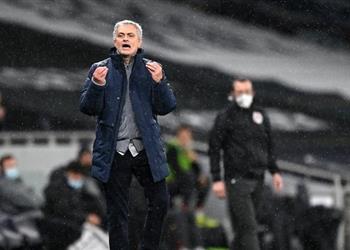 صور مورينيو يتلقى نب أ سار ا في تدريبات توتنهام قبل مواجهتي نيوكاسل ومانشستر يونايتد