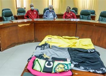 الأهلي يرتدي الزي البديل أمام المريخ وإعلان نتيجة المسحة الطبية