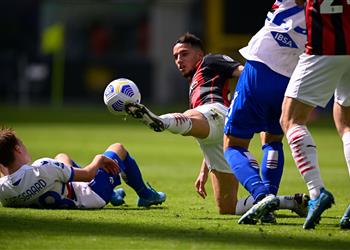 فيديو ميلان يسقط في فخ التعادل أمام سامبدوريا الم كافح وحلم اللقب يبتعد