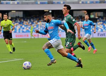 فيديو نابولي يخمد ثورة كروتوني برباعية في الدوري الإيطالي