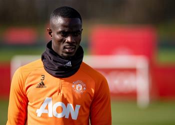 سولشاير يعلن إصابة إريك بايلي بفيروس كورونا