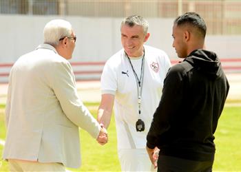 رئيس الزمالك يحضر مران الفريق ويعقد جلسة مع كارتيرون
