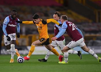 فيديو وست هام يصعد للمركز الرابع بثلاثية أمام ولفرهامبتون في الدوري الإنجليزي