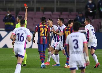 عمدة بلد الوليد يهاجم حكم مباراة برشلونة كادوا ألا يفوزوا رغم عمله العظيم