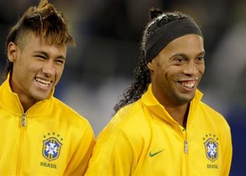 جناح برشلونة السابق نيمار ورونالدينيو ساحران لكنهما لا يصلان لأعلى مستوياتهما