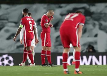 جناح تشيلسي السابق يهاجم لاعبي ليفربول بعضهم عانوا من صداع الكحول أمام ريال مدريد