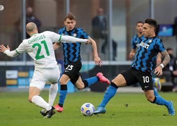 فيديو إنتر ميلان يبتعد بصدارة الدوري الإيطالي بثنائية في ساسولو