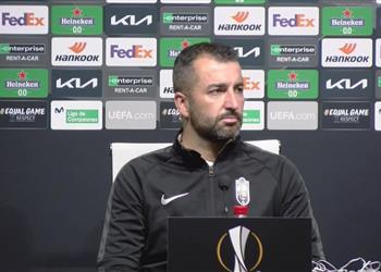 مدرب غرناطة قبل مواجهة مانشستر يونايتد سنواجه عملاق ا ولكن كل شيء ممكن الحدوث