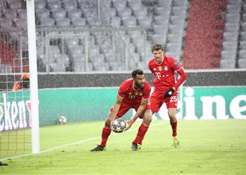 فيديو تشوبو موتينج يسجل هدف بايرن ميونخ الأول أمام باريس سان جيرمان