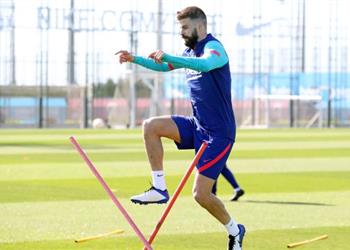 بيكيه يجري اختبار ا جديد ا لحسم موقفه من المشاركة في الكلاسيكو أمام ريال مدريد