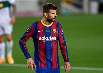 كومان ي برر استدعاء بيكيه لمباراة الكلاسيكو أمام ريال مدريد رغم الشكوك حول جاهزيته