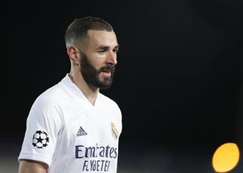 وكيله بنزيما أقرب لتجديد عقده مع ريال مدريد من العودة إلى ليون