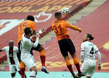 فيديو الـVAR يحرم مصطفى محمد من هدف وجالطة سراي يتعادل إيجابي ا أمام كاراجومروك