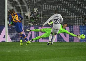 فيديو مينجويزا يسجل هدف برشلونة الأول أمام ريال مدريد