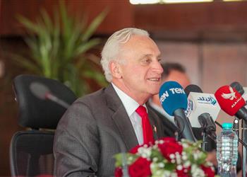 رئيس الجامعة الأمريكية نعتز بالتعاون مع الأهلي نادي القرن