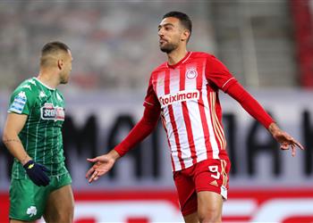 فيديو كوكا ي سجل ثنائية في الديربي وأولمبياكوس يتوج بطل ا للدوري اليوناني للمرة 46