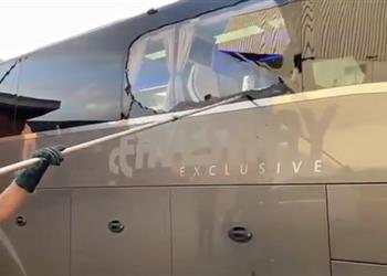 فيديو جماهير ليفربول تهاجم حافلة ريال مدريد بعد الوصول إلى آنفيلد