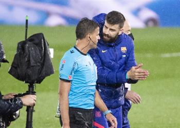 الاتحاد الإسباني يحفظ التحقيق ضد بيكيه ولن يعاقبه بسبب الحكام