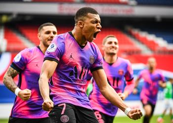 مبابي يرد على أنباء تقدم مفاوضاته مع باريس سان جيرمان