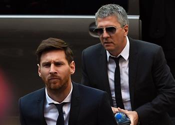 تقارير تنفي اجتماع والد ميسي بـ برشلونة وتؤكد يستعد للسفر إلى إيطاليا