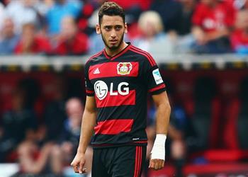 تقارير الميركاتو كالهانوغلو يسافر إلى إيطاليا غد ا تمهيد ا لانتقاله لميلان