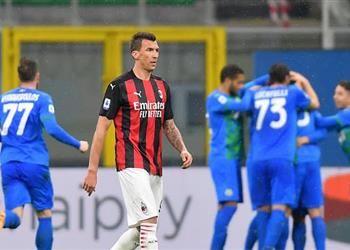 فيديو ميلان يقدم هدية لـ يوفنتوس وإنتر ويسقط أمام ساسولو في الدوري الإيطالي