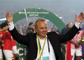 شوقي غريب يقترح استمرار الدوري أثناء الأولمبياد بدون اللاعبين الدوليين