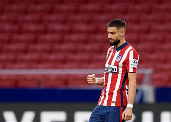 فيديو أتلتيكو مدريد يستعيد صدارة الليجا بثنائية أمام هويسكا