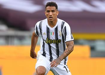 دانيلو منتقد ا تهديدات يويفا إذا كانوا قلقين بشأن اللاعبين لما جعلونا نلعب وسط الوباء