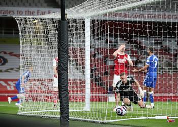 أرتيتا مدافع ا عن لينو رغم هدفه العكسي أمام إيفرتون حارسنا الأول