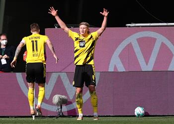 هالاند يقود دورتموند لانتصار هام على فولفسبورج بالدوري الألماني