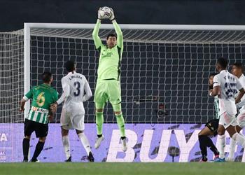 كورتوا بعد التفريط في صدارة الدوري الإسباني نشعر بخيبة أمل وسنستمر في القتال