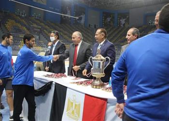 رئيس الزمالك يغيب عن تسليم ميداليات كأس مصر للاعبي يد الأهلي
