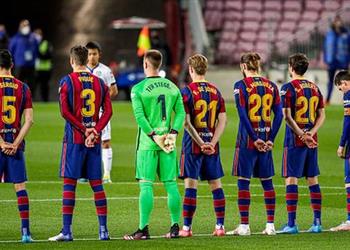 تعرف على معلق مباراة برشلونة وفياريال اليوم في الدوري الإسباني