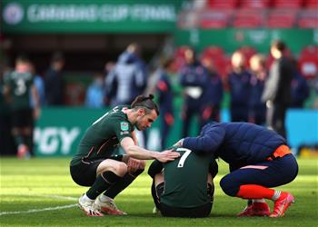 فيديو وصور سون يدخل في نوبة بكاء بعد الهزيمة أمام مانشستر سيتي بنهائي كأس كاراباو