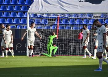 فيديو روما يتعرض لهزيمة مفاجئة أمام كالياري قبل مواجهة مانشستر يونايتد