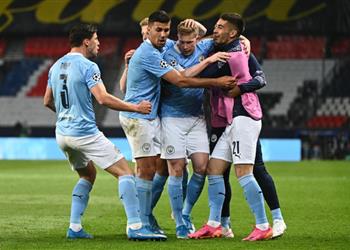 دي بروين محرز طلب تنفيذ الركلة الثابتة ومن أنا لأقول شيئ ا