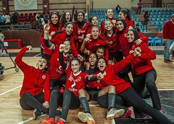 سيدات يد الأهلي تفزن بالدوري المصري للمرة الـ37 في تاريخ النادي