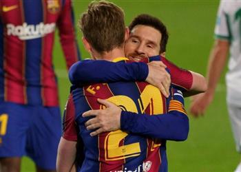 تشكيل برشلونة أمام غرناطة ميسي أساسي ا ومفاجأة من كومان