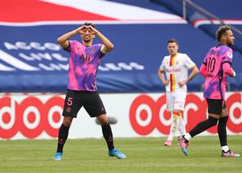 فيديو باريس سان جيرمان يستعيد صدارة الدوري الفرنسي مؤقت ا بفوز صعب على لينس